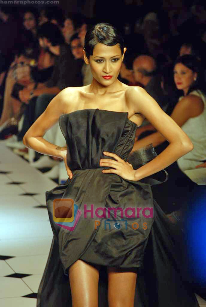 Model walk the ramp for Gauri's Show on LIFW Day 4 on 21st Sep 2009 