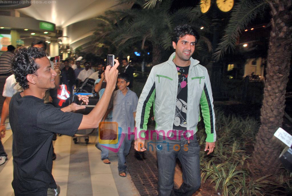 Harman Baweja return after What's Your Raashee Toronto premiere in Mumbai Airport on 21st Sep 2009 