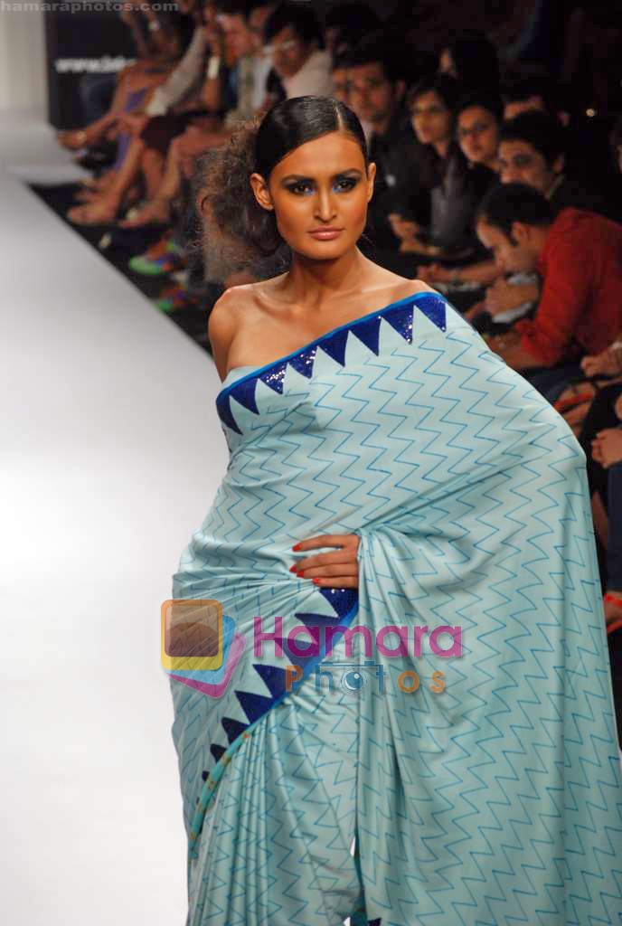 Model walk the ramp for Anupama Dayal's Show on LIFW Day 4 on 21st Sep 2009 