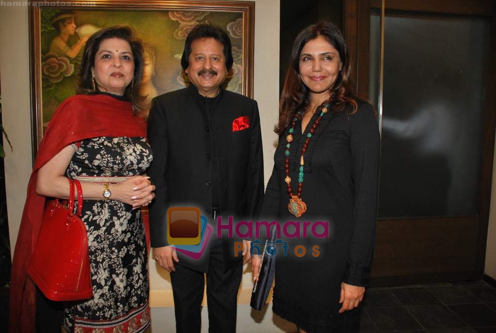 Pankaj Udhas, Nisha Jamwal at the Launch of Bratin Khan's exhibition in Point of View Art Gallery, Colaba on 23rd Sep 2009 