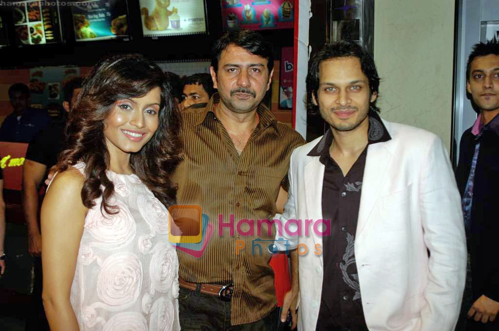 Bhavna Pani, Akshay Kapoor at Fast Forward film premiere  in Fame on 23rd Sep 2009 