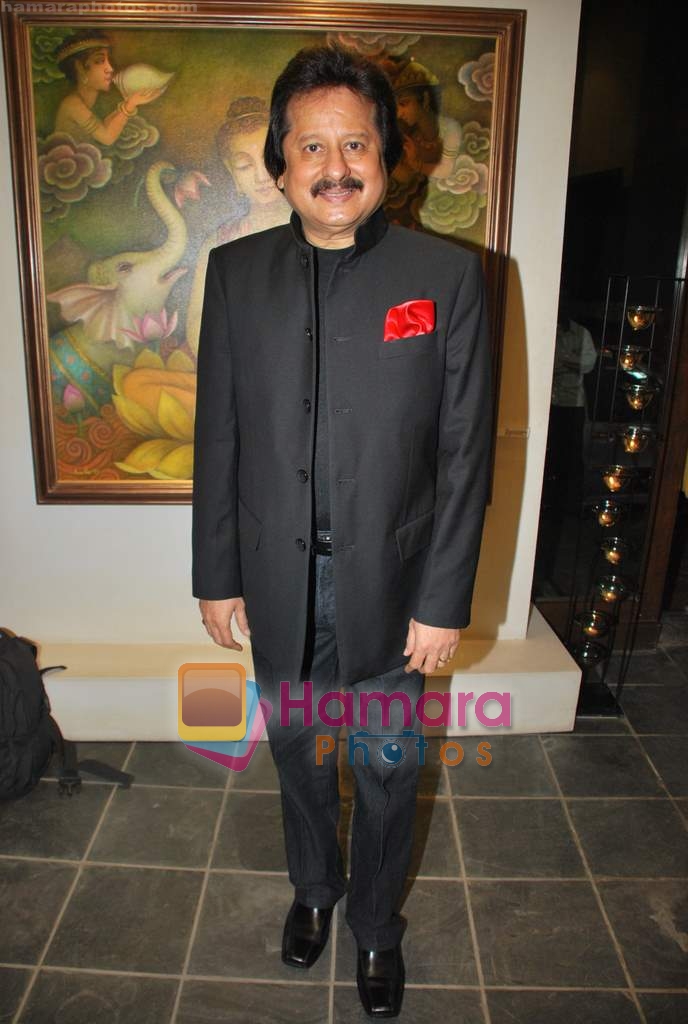 Pankaj Udhas at the Launch of Bratin Khan's exhibition in Point of View Art Gallery, Colaba on 23rd Sep 2009 