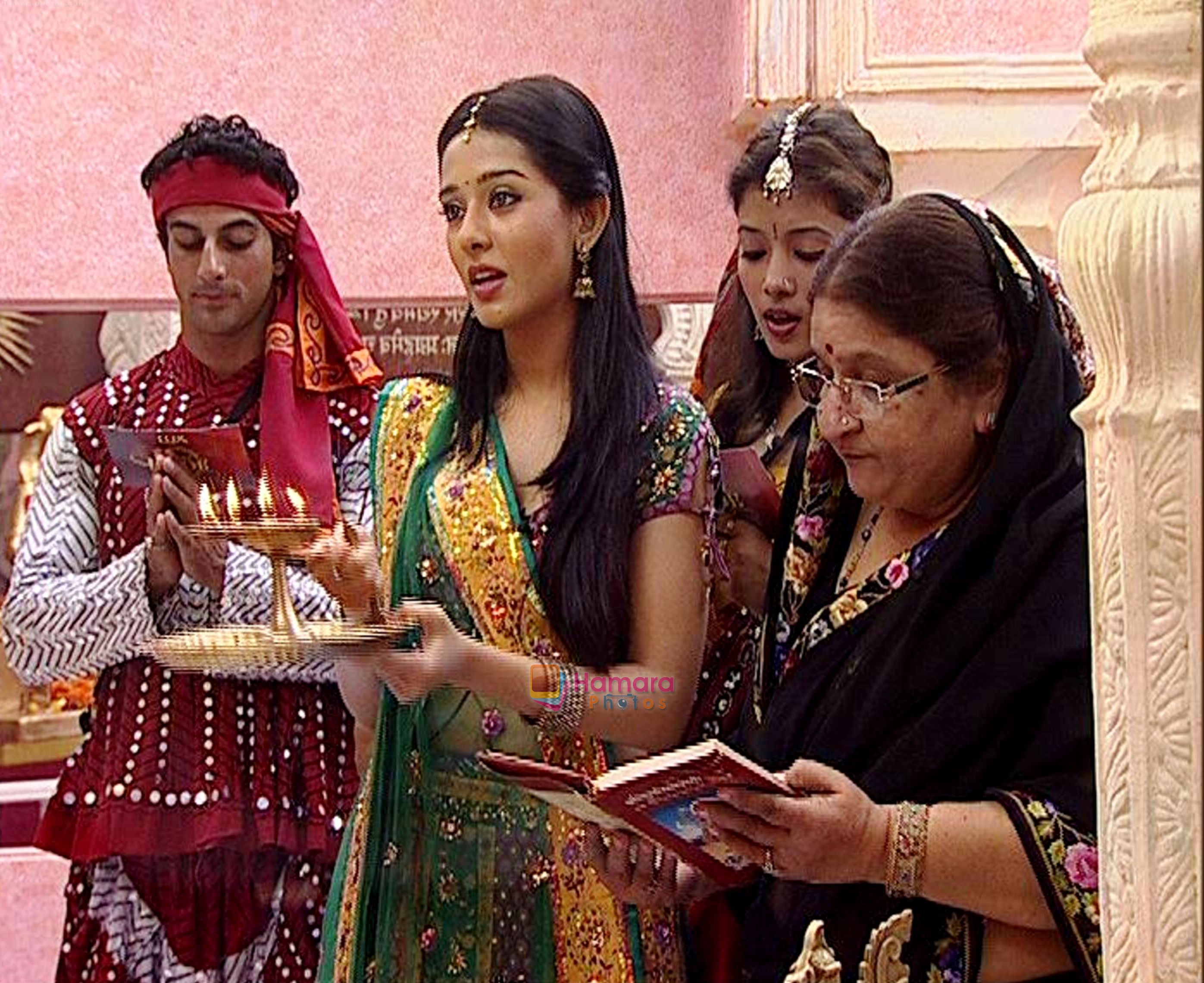 Amrita Rao celebrates Navratri in the Perfect Bride house of Star Plus 