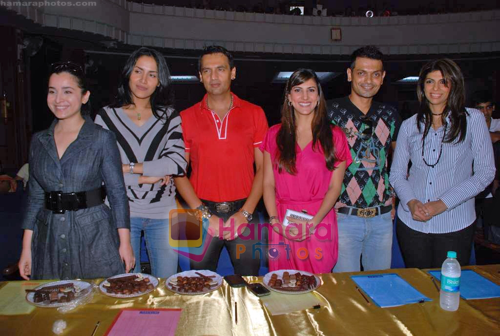 Simone Singh, Tupur Chatterjee, Marc Robinson, Perizaad Kolah at Zeba Kohli's Chocolate show in Jaihind College on 24th Sep 2009 