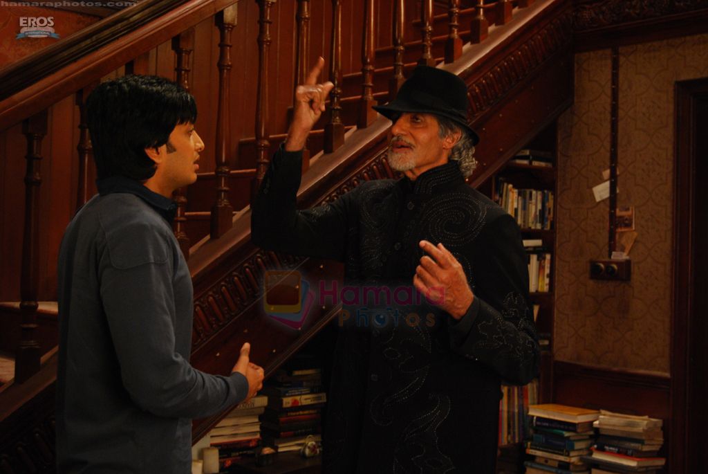 Amitabh Bachchan, Riteish Deshmukh in the movie Aladin 