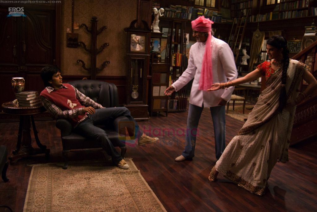 Amitabh Bachchan, Jacqueline Fernandez, Riteish Deshmukh in the movie Aladin 