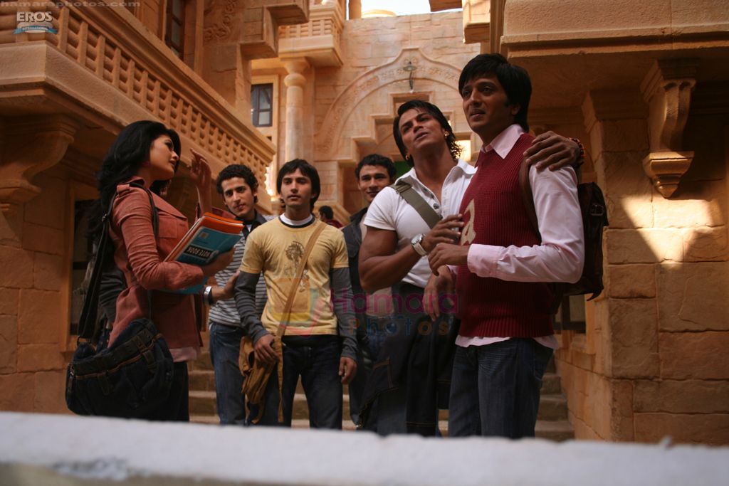 Amitabh Bachchan, Saahil Khan, Siddharth Sharma in the movie Aladin