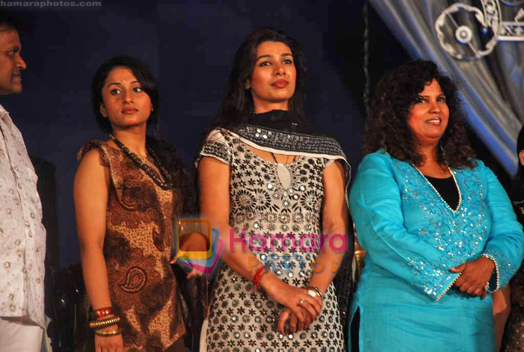 Mink Brar at Aadesh Shrivastava Dandia in Tulip Star on 26th Sep 2009 