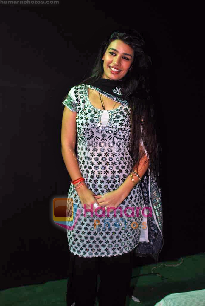 Mink Brar at Aadesh Shrivastava Dandia in Tulip Star on 26th Sep 2009 