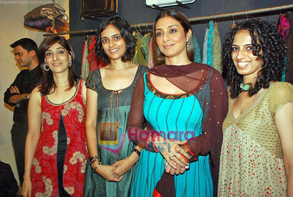 Tabu at Priyadarshini Rao and Uttam Ghosh fashion preview in Zoya on 30th Sep 2009 