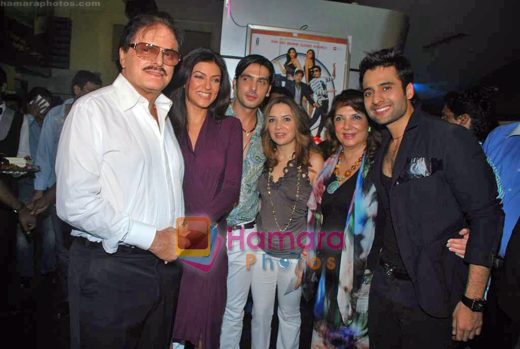 Sanjay Khan, Sushmita Sen, Zayed Khan, Jacky Bhagnani at Do Knot Disturb film premiere in Fame on 1st Oct 2009 