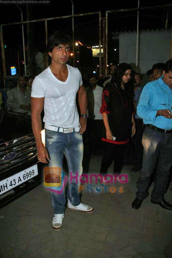 Sonu Sood at Do Knot Disturb film premiere in Fame on 1st Oct 2009 
