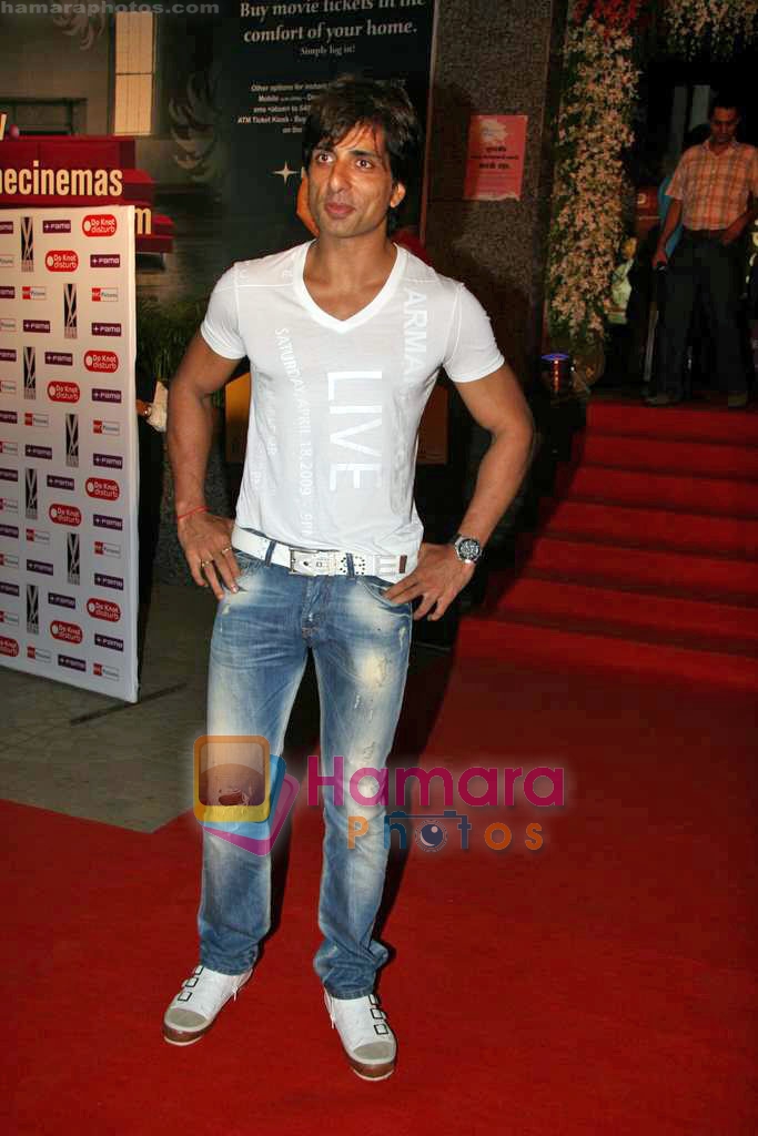 Sonu Sood at Do Knot Disturb film premiere in Fame on 1st Oct 2009 