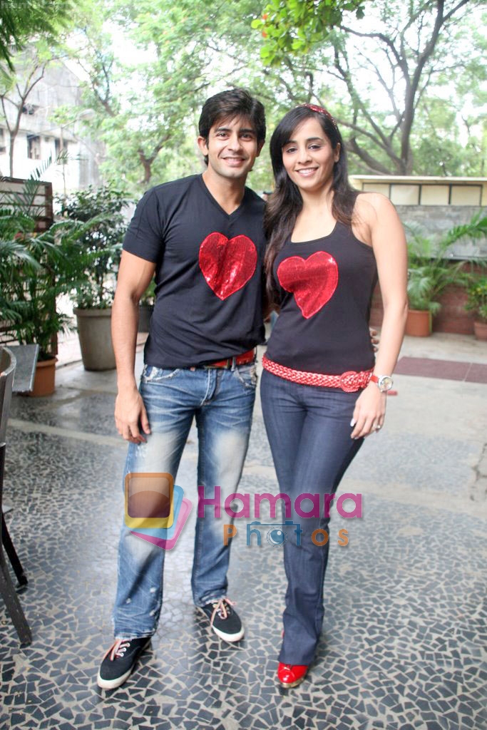 Tina and Hussain on the sets of Big Switch in Andheri, Mumbai on 3rd Oct 2009 