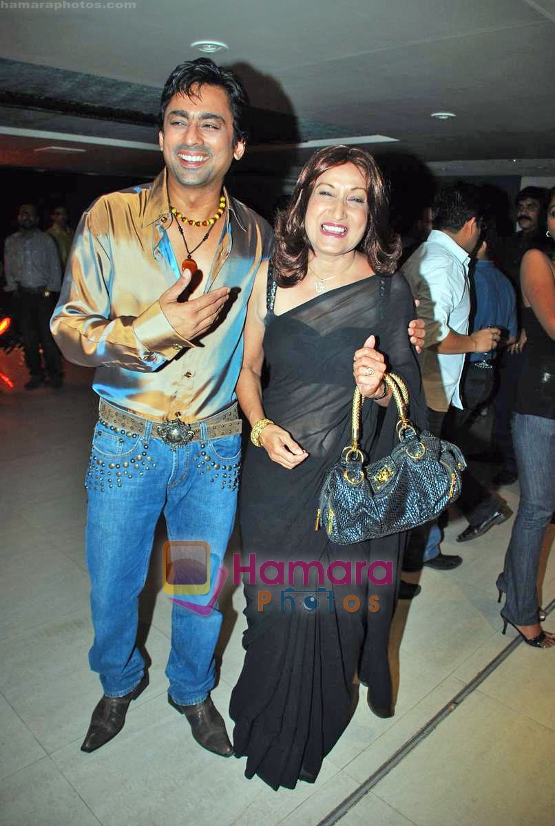 Anuj Saxena at Chase film bash in Blue Waters on 3rd Oct 2009 