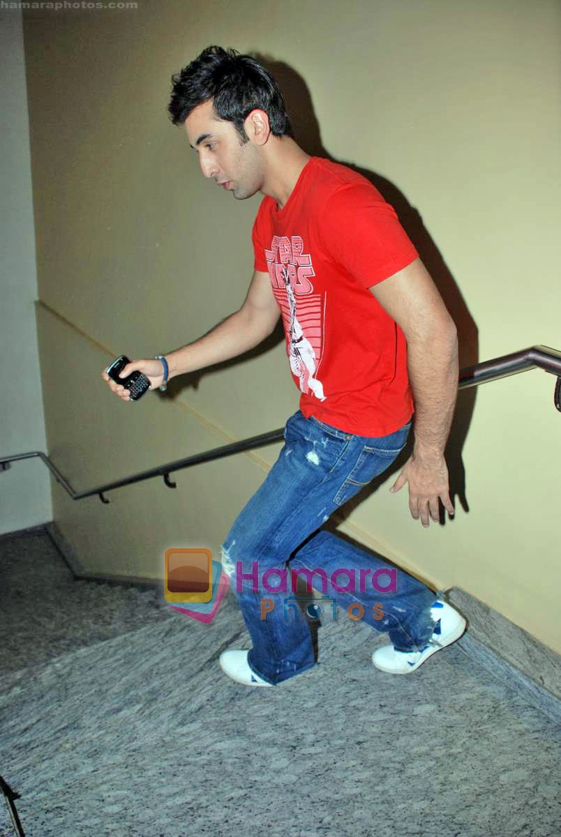  Ranbir Kapoor at Wake Up Sid photo shoot for bookmyshow.com winners in CNN IBN Offic on 3rd Oct 2009 