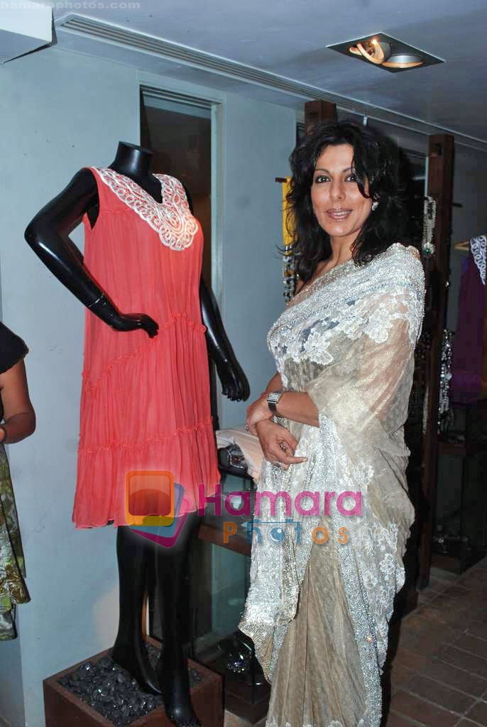 Pooja Bedi at Neeta Lulla's Store in Mumbai on 5th Oct 2009 