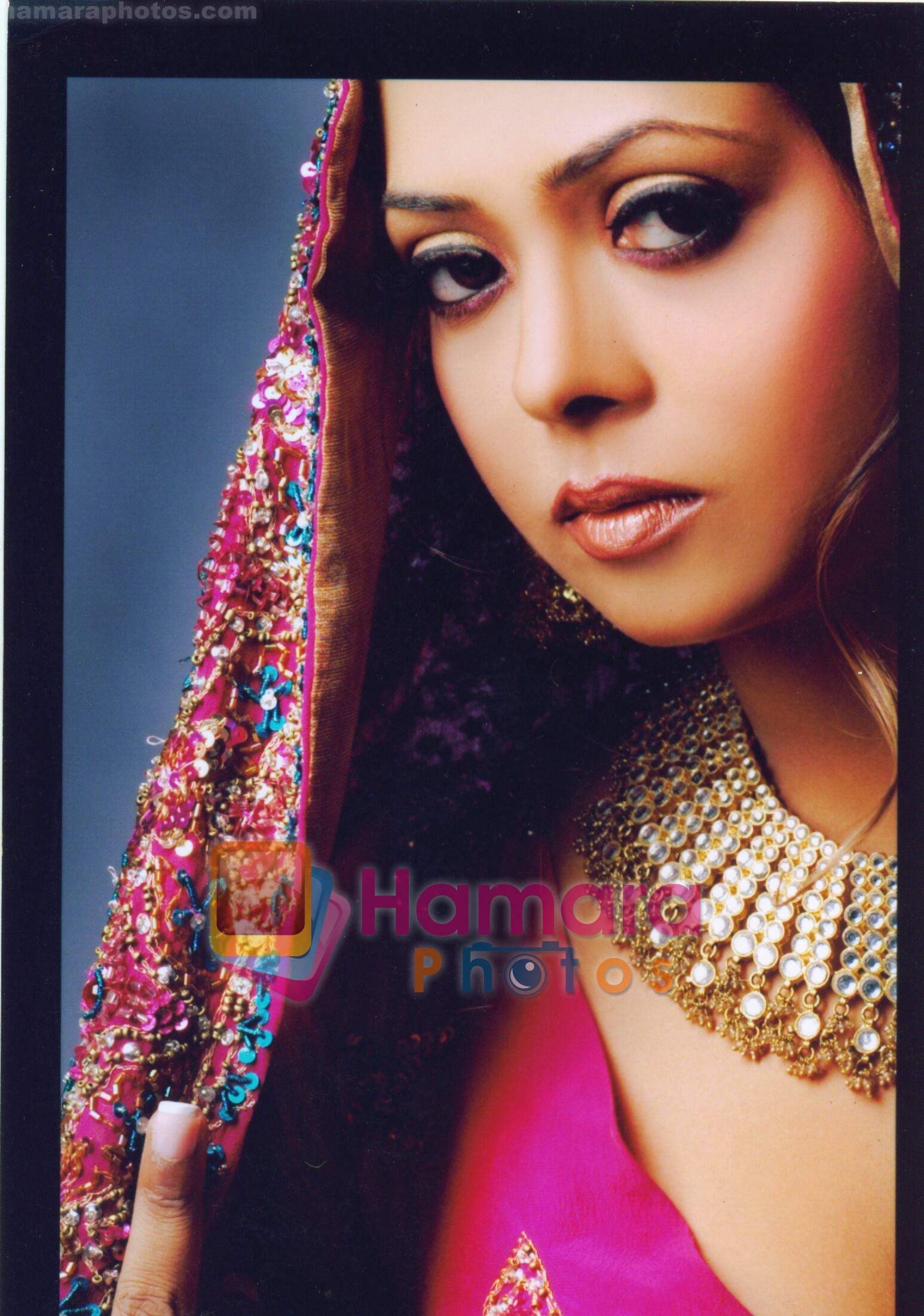 Kartika Singh in music Video album Chand Sa Chehra 