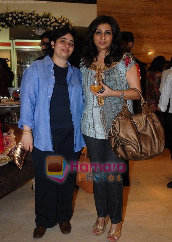 Nitasha Nanda with Isha Mehra at Araaish exhibition in Blue Sea on 6th Oct 2009