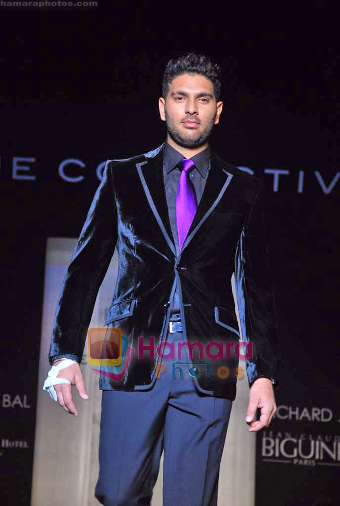 Yuvraj Singh at The Collective show in Palladium  on 9th Oct 2009 