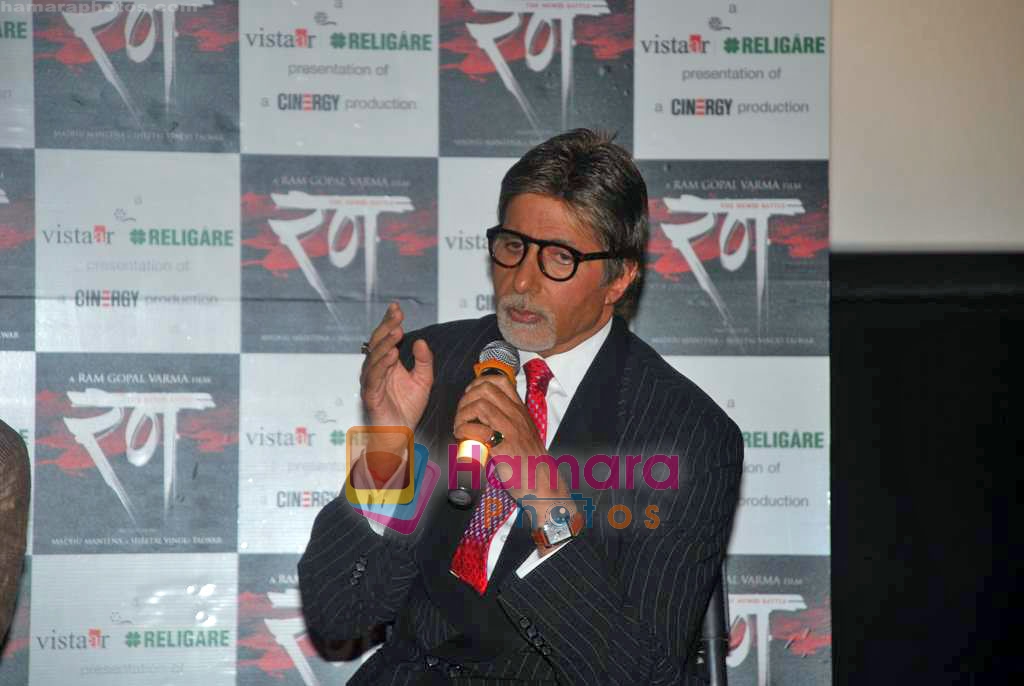 Amitabh Bachchan at Rann's first look in PVR on 10th Oct 2009 