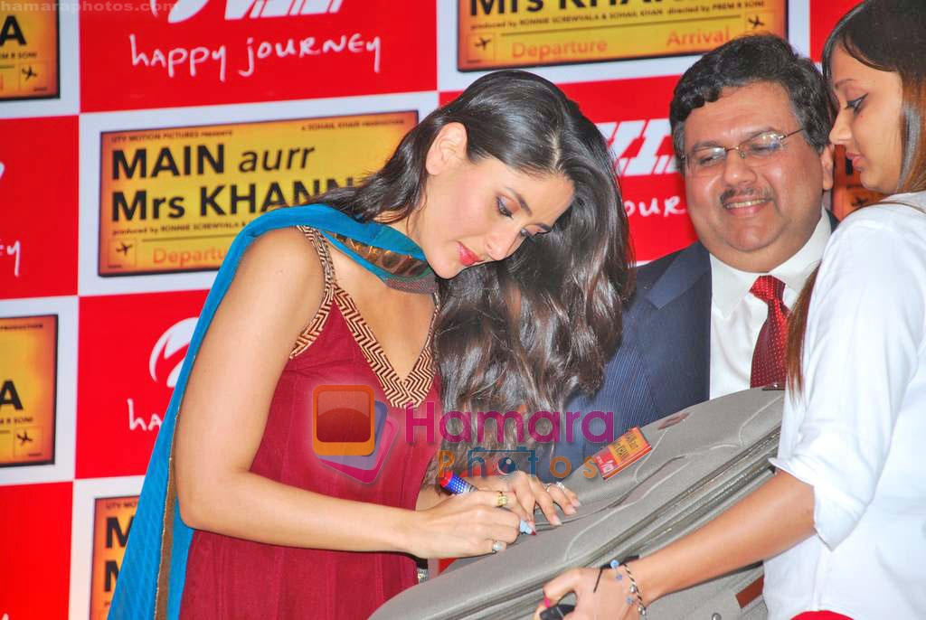 Kareena Kapoor at Main Aur Mrs Khanna VIP Make a Wish foundation event in Taj Land's End on 11th Oct 2009 
