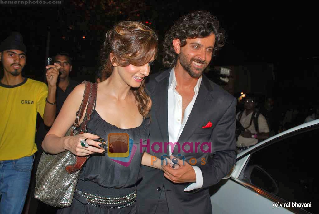 Suzanne Roshan, Hrithik Roshan at HDIL Day 1 on 12th Oct 2009 