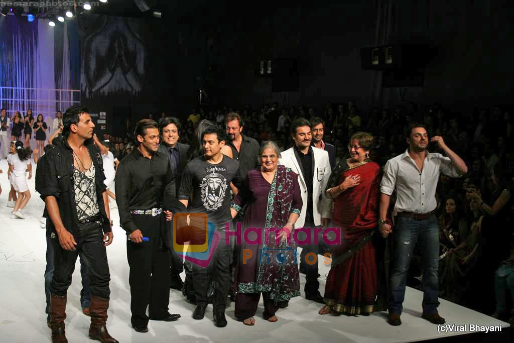 Aamir Khan, Saif Ali Khan, Akshay Kumar, Sanjay Dutt, Salman Khan, Katrina Kaif, Arbaaz Khan, Sohail Khan, Govinda at Being Human Show in HDIL Day 2 on 13th Oct 2009 