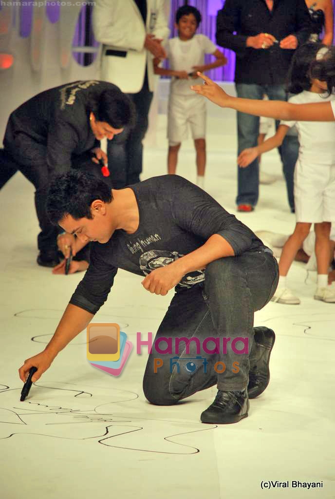 Aamir Khan at Being Human Show in HDIL Day 2 on 13th Oct 2009 