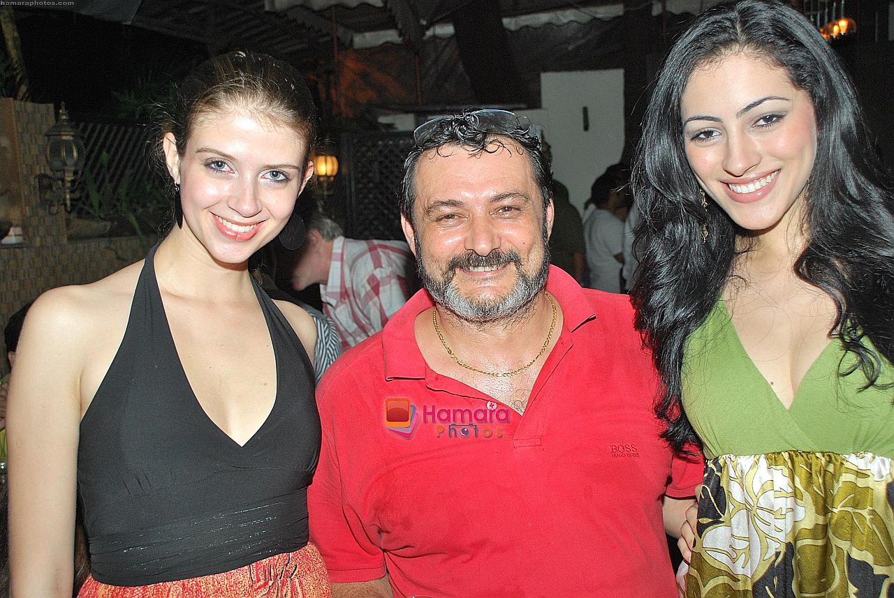 CHEF MAX ORALTI WITH BRAZILIAN MODELS at Brazilian Night in Penne Restaurant on 14th Oct 2009