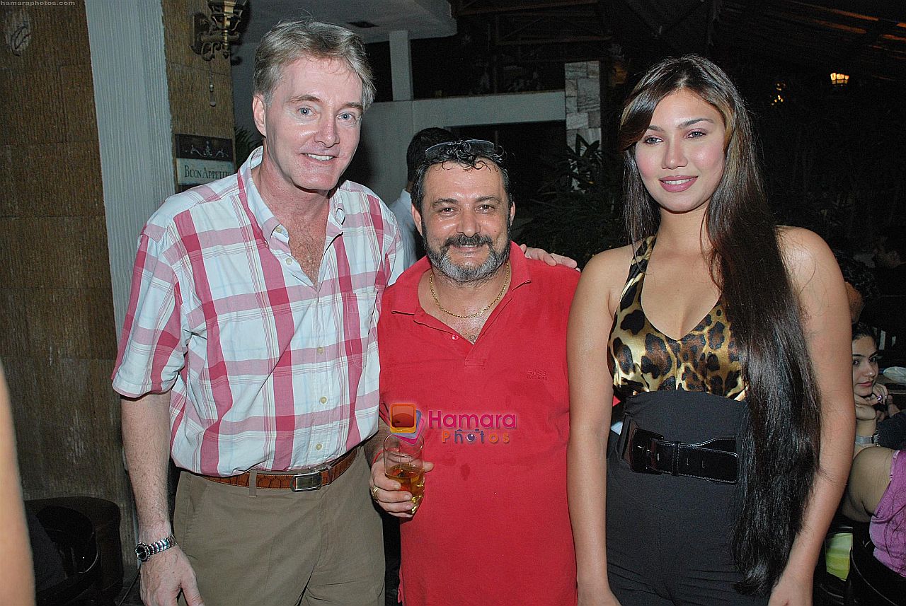 GARY RICHARDSON,CHEF MAX ORALTI AND A FRIEND at Brazilian Night in Penne Restaurant on 14th Oct 2009