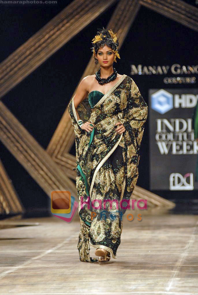 Model walk the ramp for Manav Gangwani at HDIL India Couture Week, Grand Hyatt, Mumbai on 15th  Oct 2009 