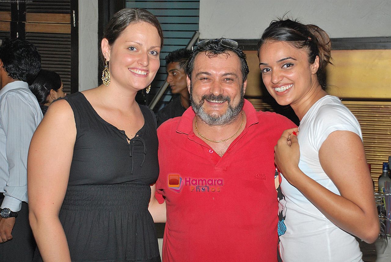 ANNE HENRICKSON,CHEF MAX ORALTI AND A FRIEND at Brazilian Night in Penne Restaurant on 14th Oct 2009