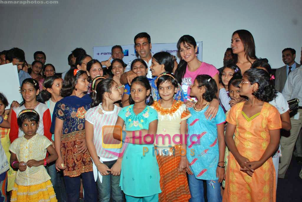 Lara Dutta, Akshay Kumar, Katrina Kaif at Blue Promotional Event in Fame, Malad on 18th Oct 2009