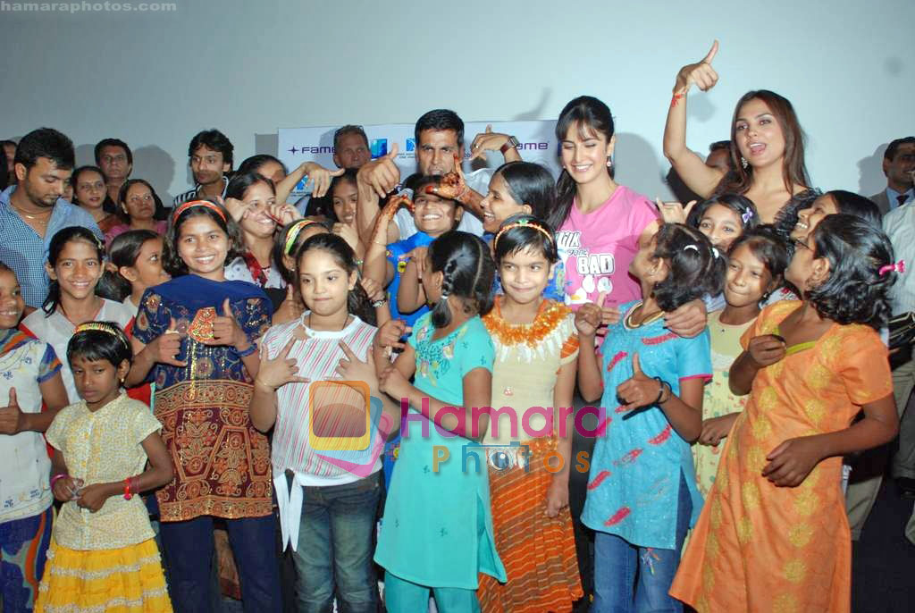 Lara Dutta, Akshay Kumar, Katrina Kaif at Blue Promotional Event in Fame, Malad on 18th Oct 2009 