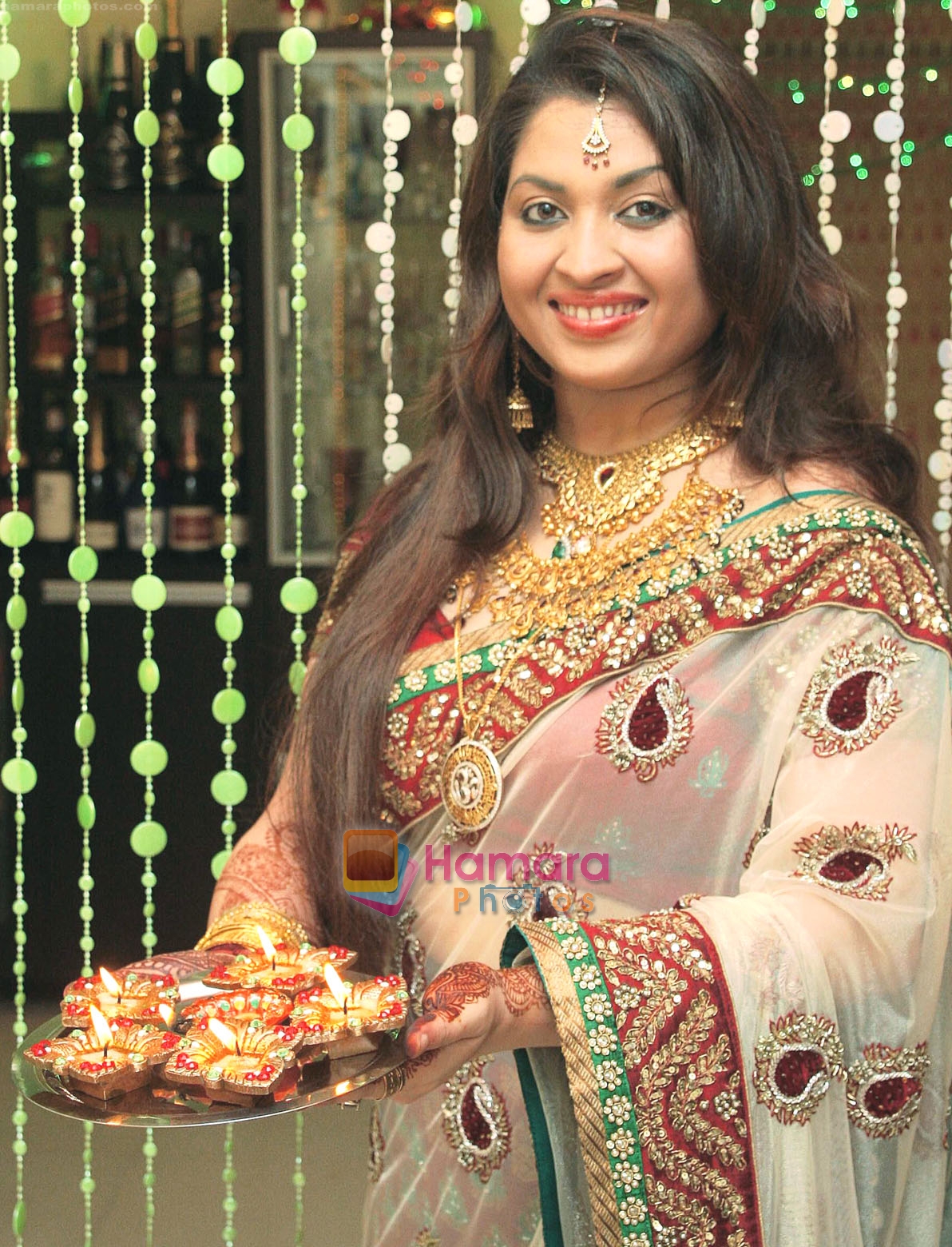 Misti Mukherjee celebrated diwali with her family 