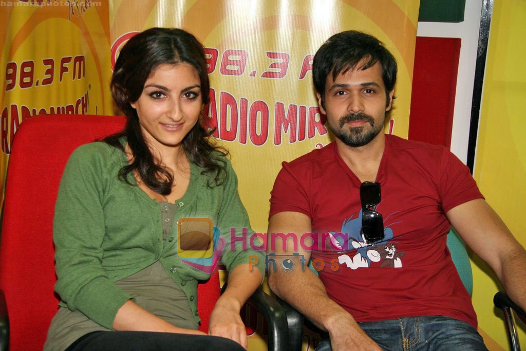 Soha Ali Khan, Emraan Hashmi promote Tum Mile on Radio Mirchi in Mumbai on 20th Oct 2009 
