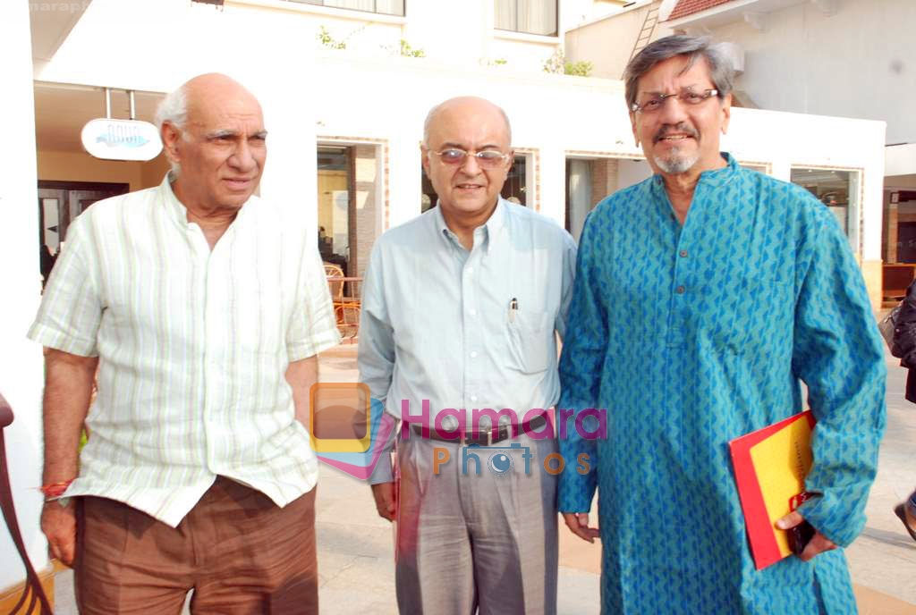 Yash Chopra, Amol Palekar, Shabana Azmi at Mumbai Film Festival Press Meet in Sun N Sand Hotel on 20th Oct 2009 