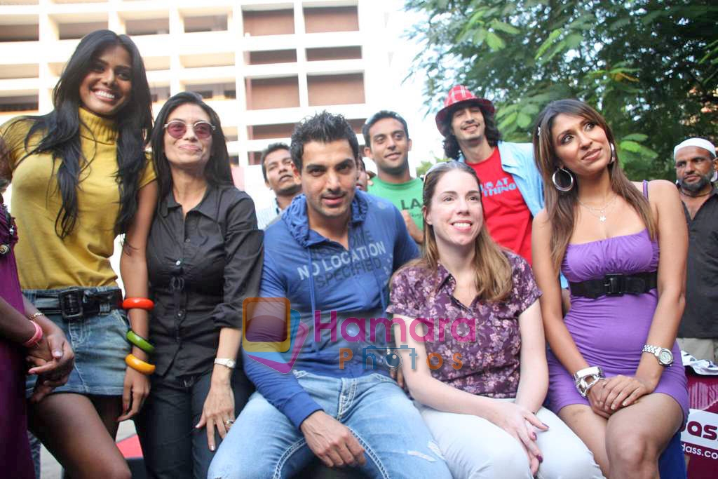 John Abraham, Vida Samadzai at promotional event for UTV Bindass new reality show Big Switch in Mumbai on 23rd Oct 2009 