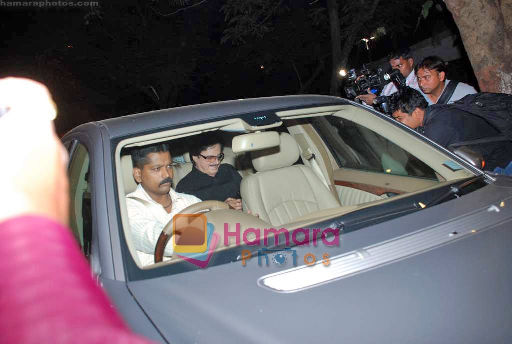 Sanjay Khan at Hrithik's mom Pinky Roshan's bash in Juhu Residence on 25th Oct 2009