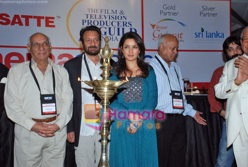 Tisca Chopra, Yash Chopra, Shekhar Kapur at Cinemascapes conference in Hotel Leela, Andheri, Mumbai on 28th Oct 2009 