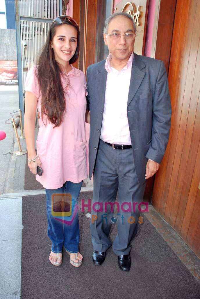 Tara Sharma at Breast cancer awareness event in Hard Rovk Cafe on 29th Oct 2009 