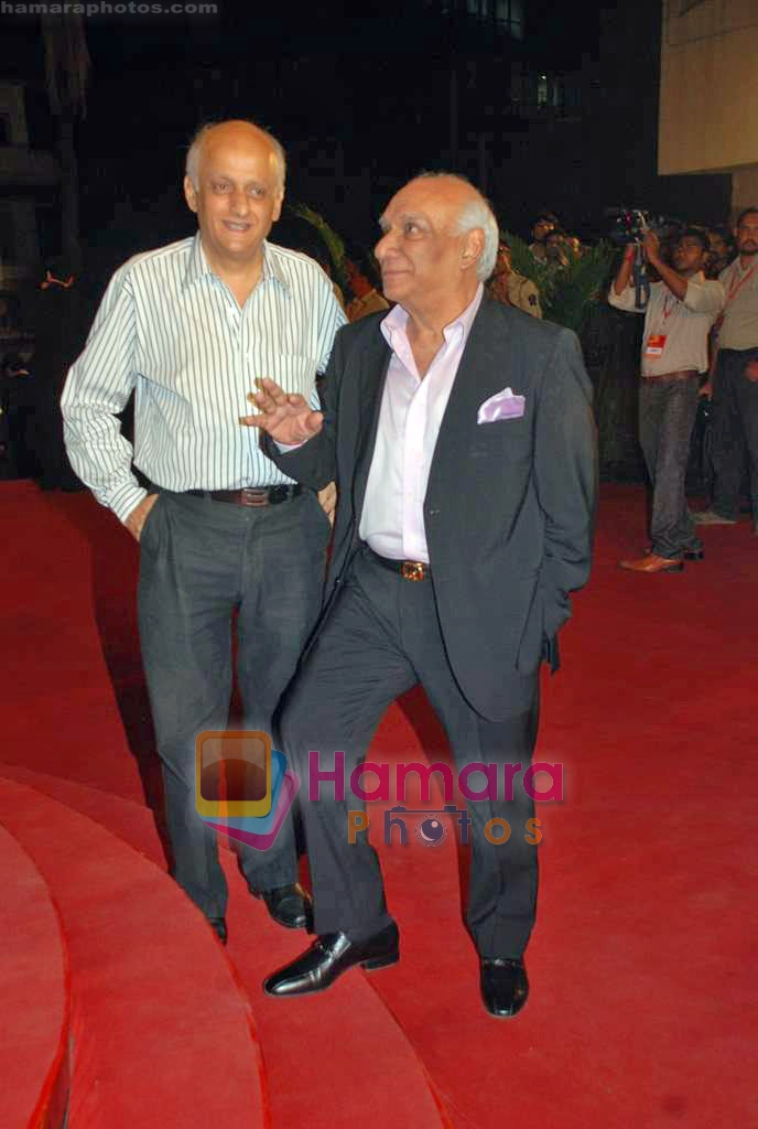 Mukesh Bhatt, Yash Chopra at the opening ceremony of MAMI in Fun Republic on 29th Oct 2009 