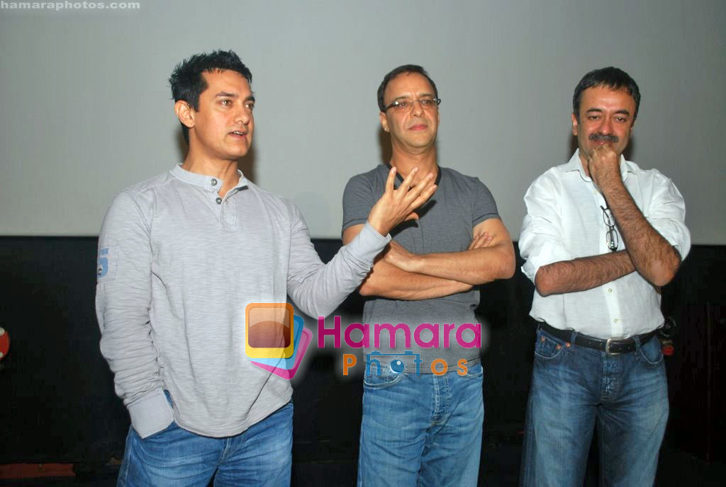 Vidhu Vinod Chopra, Rajkumar Hirani, Aamir Khan at the unveiling of movie 3 Idiots in Metro Big Cinemas, Mumbai on 30th Oct 2009 