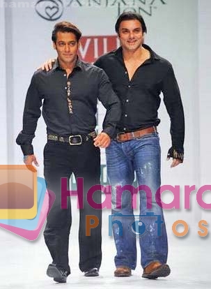 Salman & Sohail Khan at Wills India Fashion Week on 25th Oct 2009