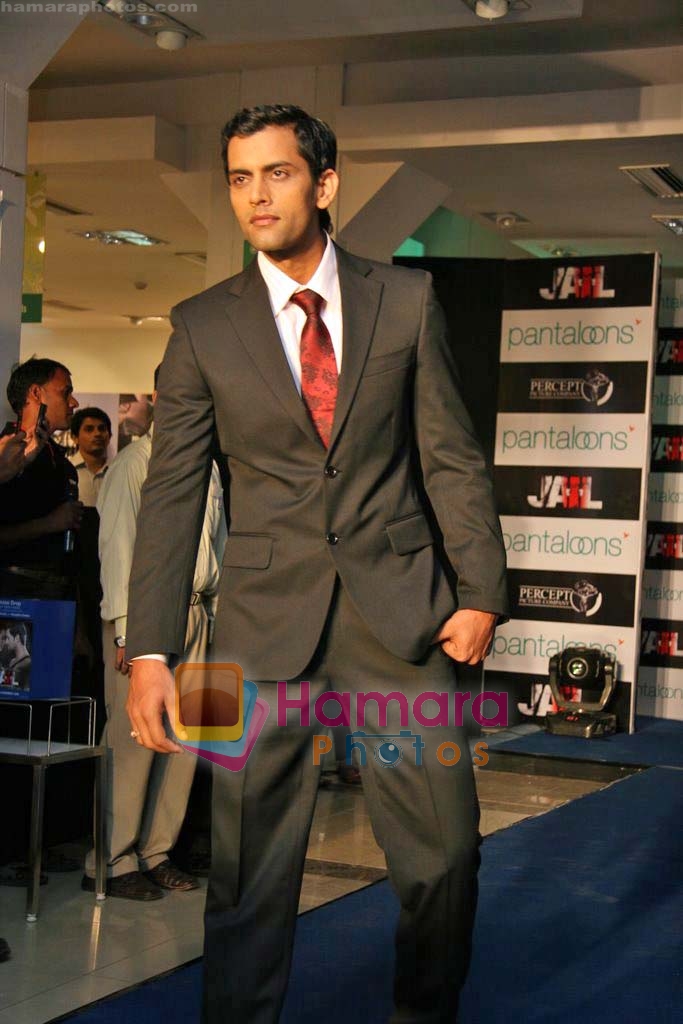 at the unveiling of Pantaloons new collection in Pantaloons, Pheonix, mumbai on 3rd Nov 2009 