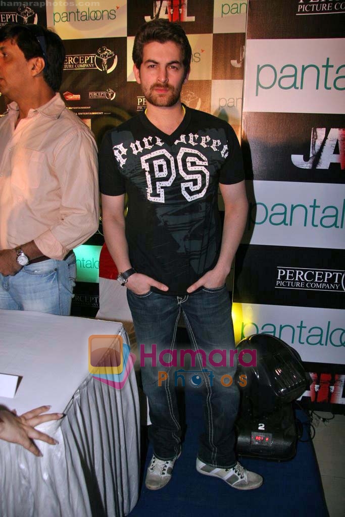 Neil Mukesh at the unveiling of Pantaloons new collection in Pantaloons, Pheonix, mumbai on 3rd Nov 2009 