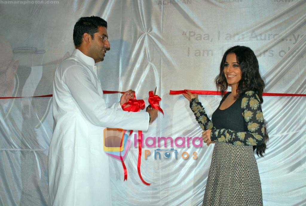 Abhishek bachchan and Vidya Balan unveiled the first look of Paa at a media conference held in mumbai on 4th Nov 2009 