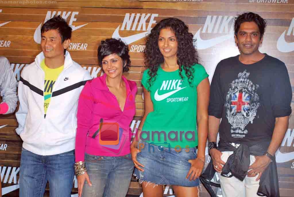 Mandira Bedi, Rocky S at Nike Sportswear Launch in Vie Lounge, Mumbai on 6th Nov 2009 