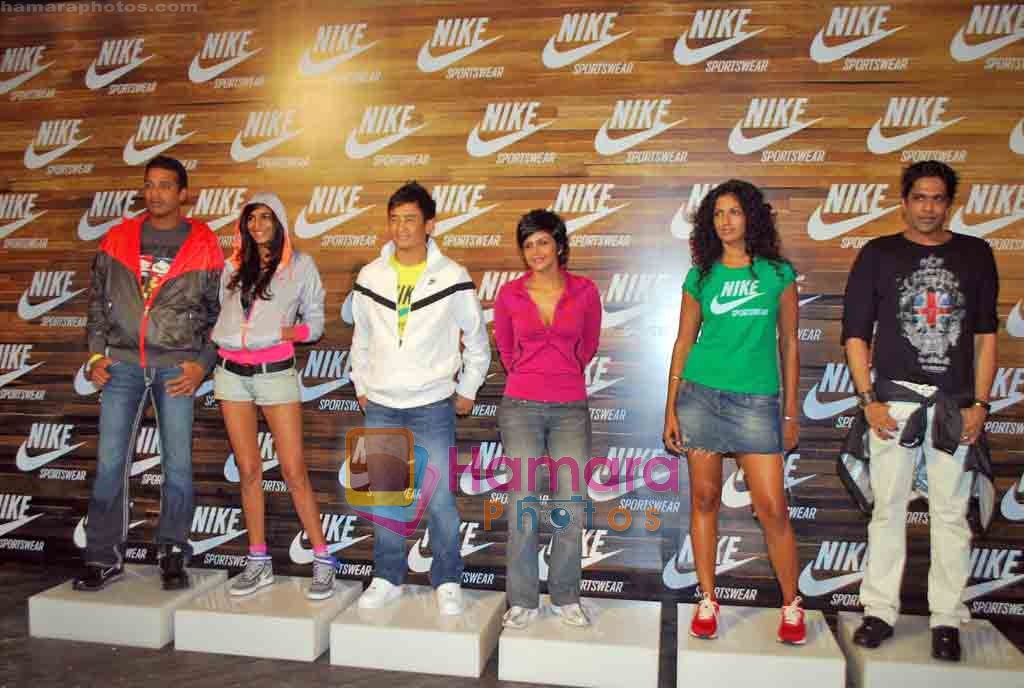 Mandira Bedi, Anushka Manchanda, Rocky S at Nike Sportswear Launch in Vie Lounge, Mumbai on 6th Nov 2009 